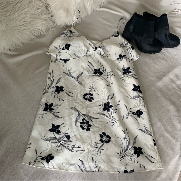 Alice + Olivia Bess Floral Ruffle Slip Dress - Picture 15 of 16